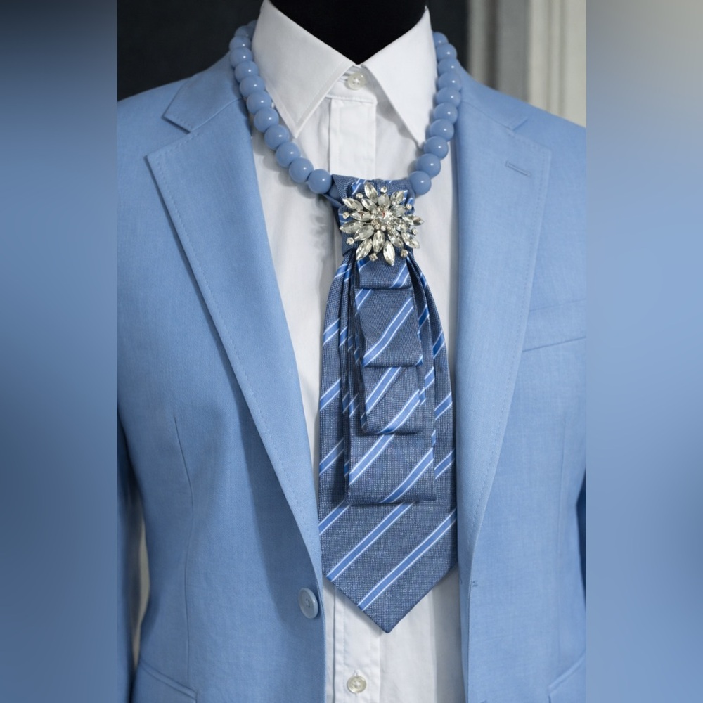 KAILONG Silk Necktie Necklace Lt Blue Stripe Rhinestone Brooch Beaded Necklace